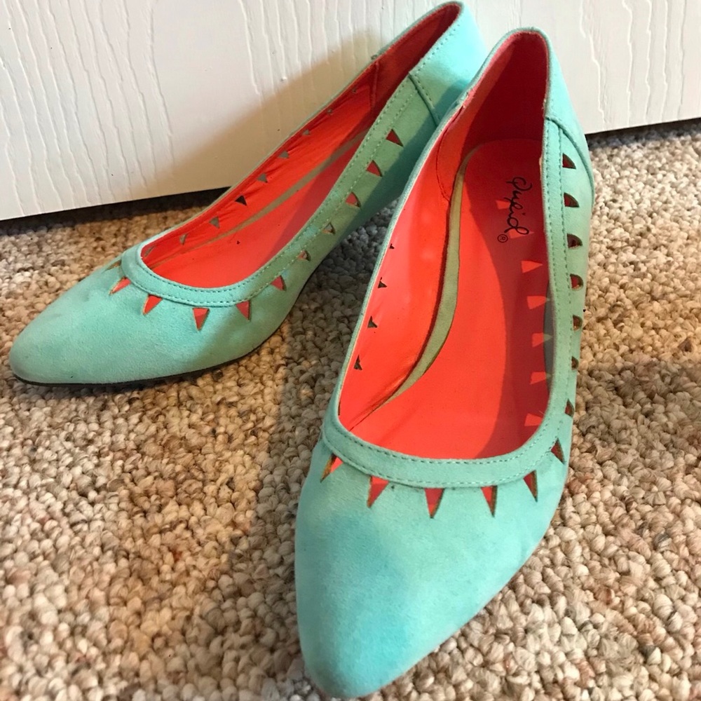 Qupid Size 6 Robin egg blue kitten heels